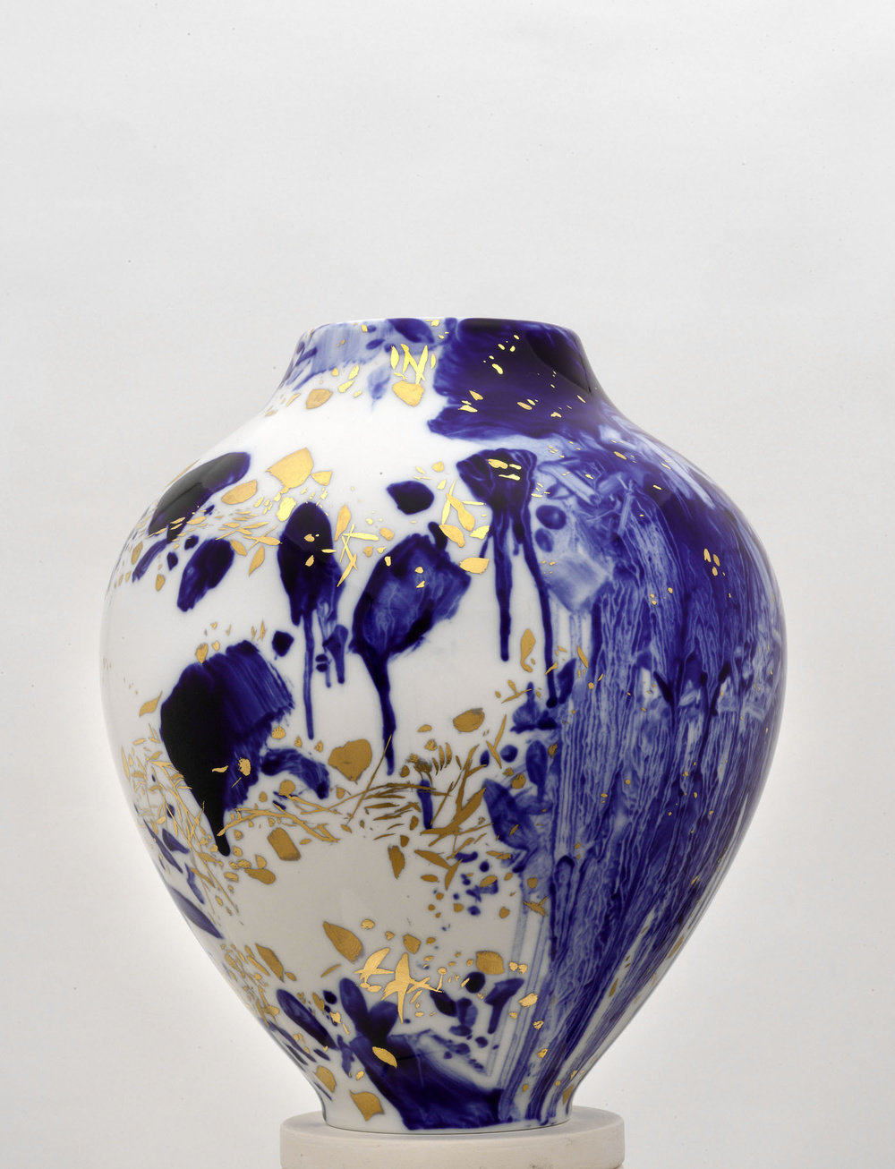Chu teh chun, de neige, d’or, et d’azur, vase 3, (view 3), 2007 2008, porcelain, h 14 58, d 11 34  in