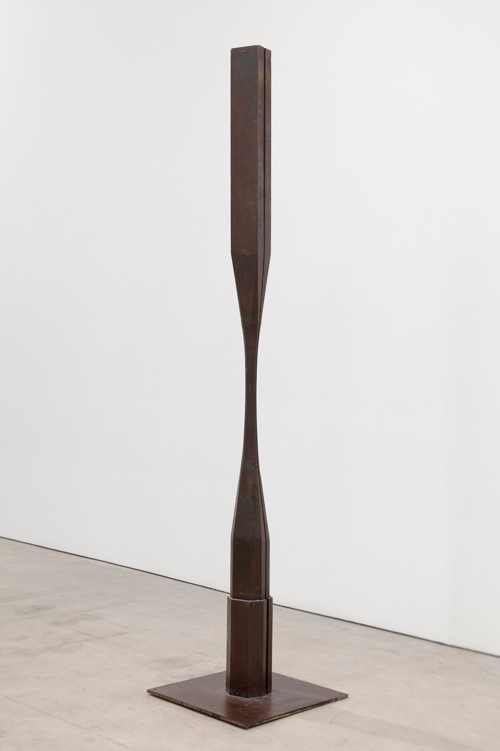 Pepper, coupled column (view 1), 1981, ductile iron, unique, 126 3:4 x 20 x 20 in., 321.9 x 50.8 x 50.8 cm, cnon 61.889 pierre le hors